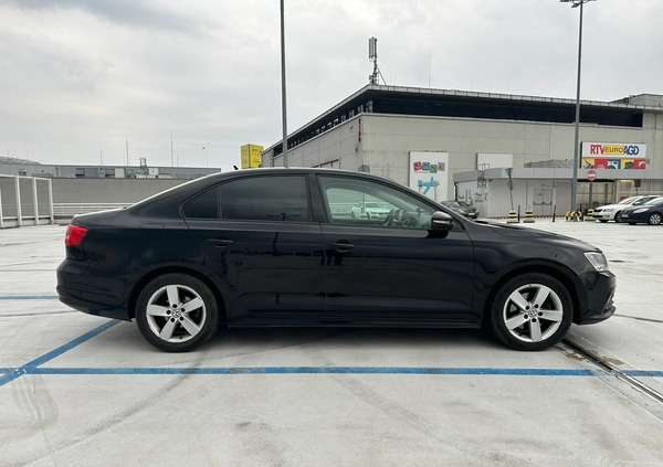 Volkswagen Jetta cena 33900 przebieg: 221000, rok produkcji 2015 z Warszawa małe 137